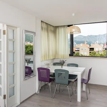 Apartment Square *