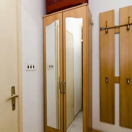 Apartment Square *